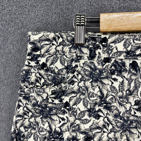 H&M Shorts Womens 8 Black White Floral Print Mid Rise Cotton Stretch Summer - Picture 4 of 13